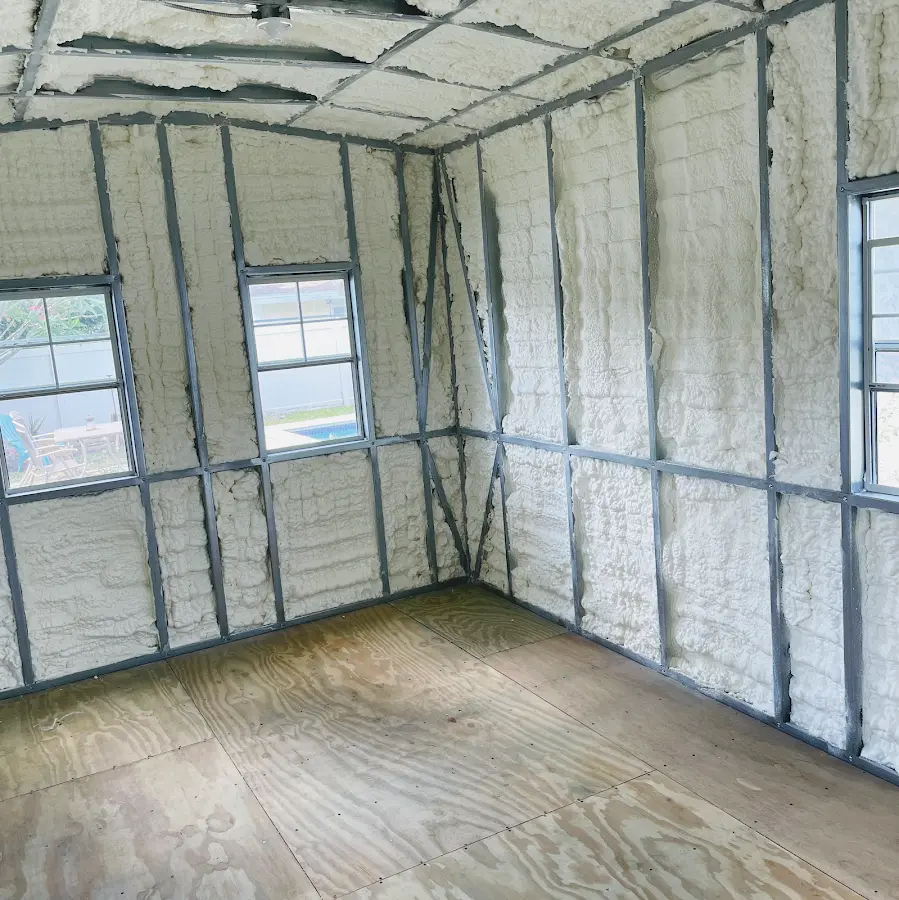 Closed-cell spray foam insulation applied to wall cavities in a residential project in Salamanca